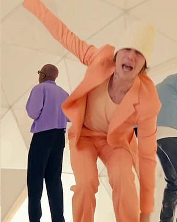 Justin_Bieber_Peaches_Suit_2