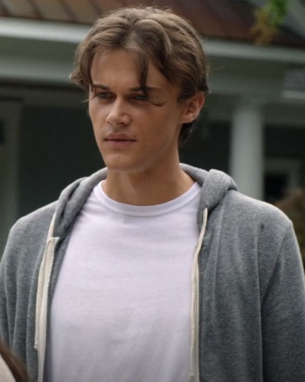 The_Summer_I_Turned_Pretty_2022_Gavin_Casalegno_Hoodie_4
