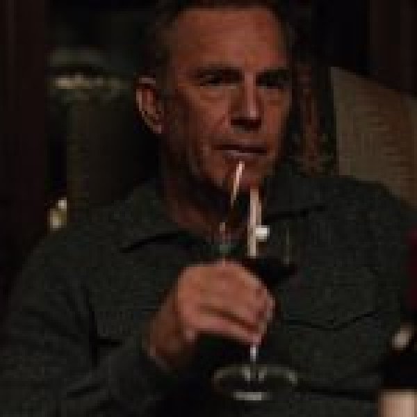 Yellowstone_S04_John_Dutton_Cardigan_1