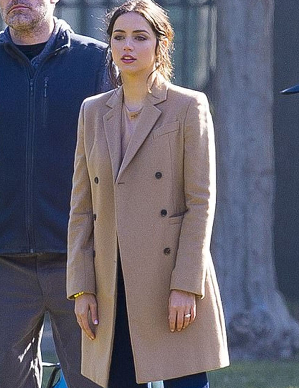 Deep_Water_Ana_de_Armas_Beige_Trench_Coat_1