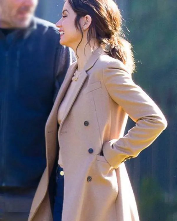 Deep_Water_Ana_de_Armas_Beige_Trench_Coat_3