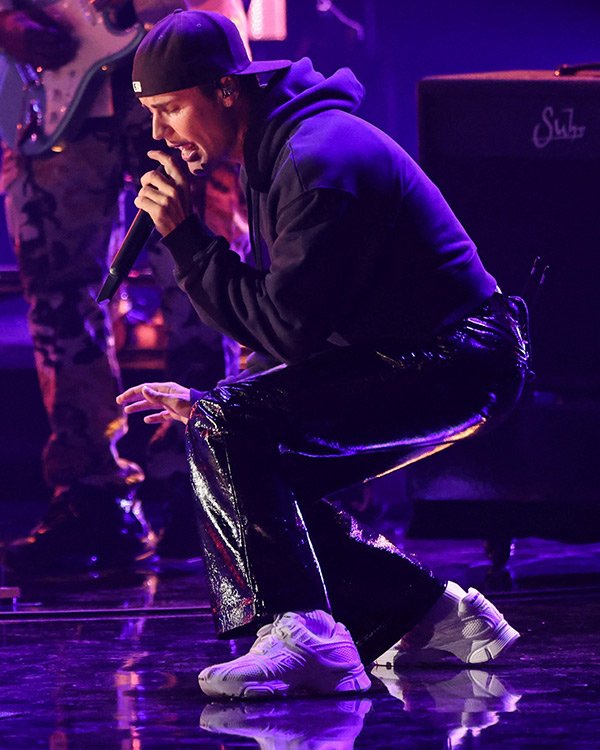 Grammy_2022_Justin_Bieber_Black_Hoodie_2