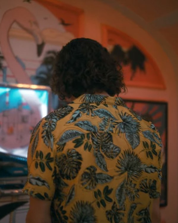 The_Umbrella_Academy_Klaus_Hargreeves_Yellow_Leaf_Print_Shirt_2