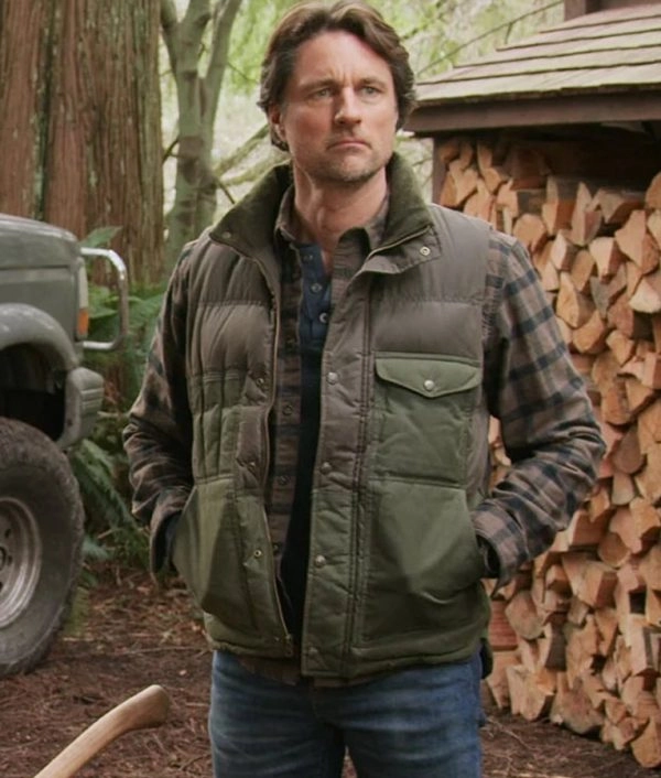 Virgin_River_Martin_Henderson_Vest