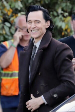 Loki-S02-Tom-Hiddleston-Peacoat-510x600
