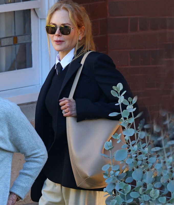 Nicole-Kidman-Black-Blazer-3-680x800