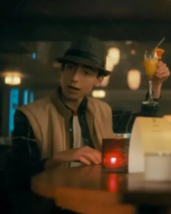 Number-Five-The-Umbrella-Academy (2)