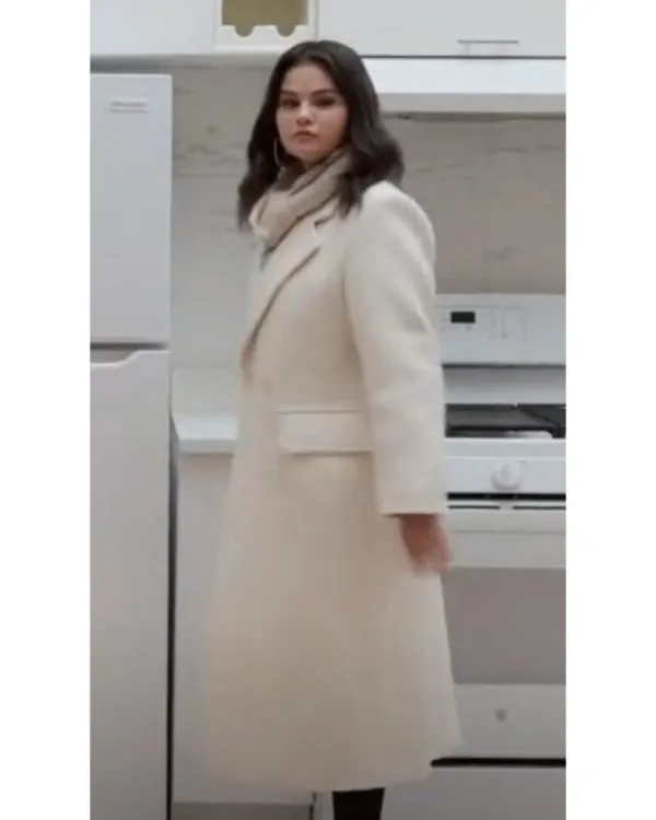 Only Murders In The Building S03 Selena Gomez White Coat - Image 4